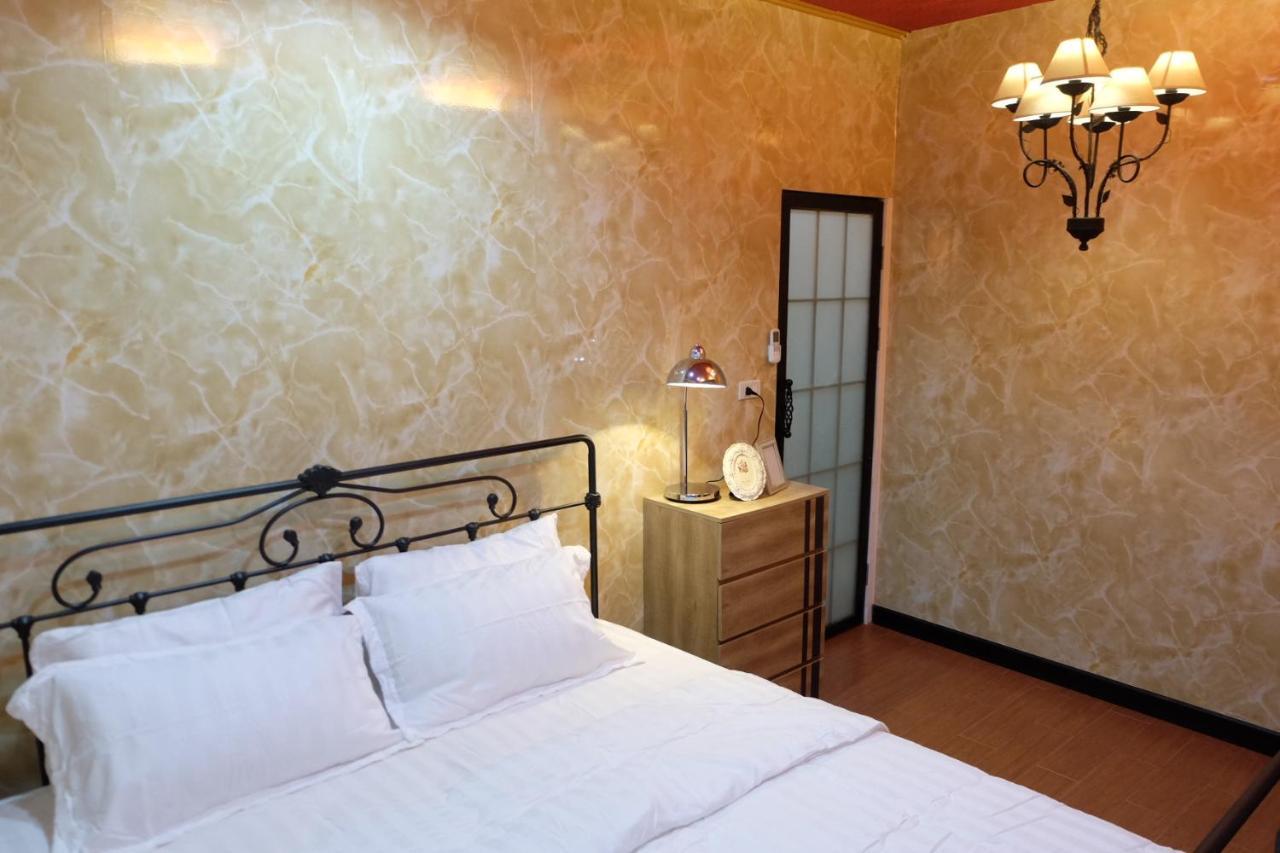 Florentino Hostel Rayong Extérieur photo