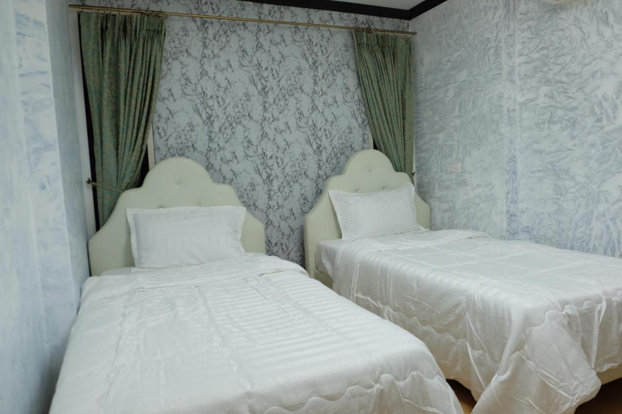 Florentino Hostel Rayong Extérieur photo