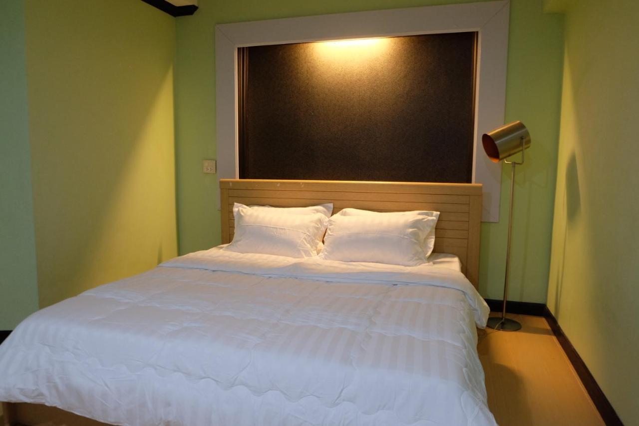 Florentino Hostel Rayong Extérieur photo