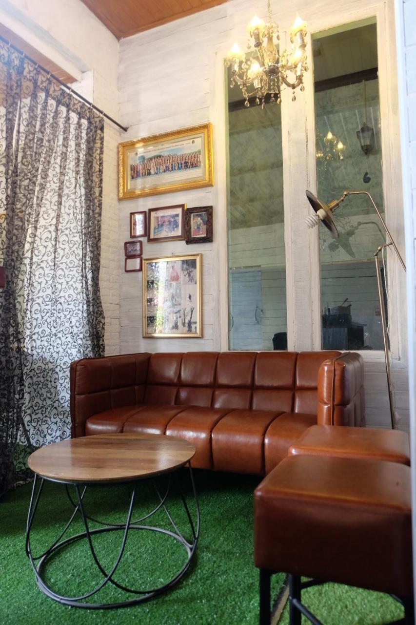 Florentino Hostel Rayong Extérieur photo